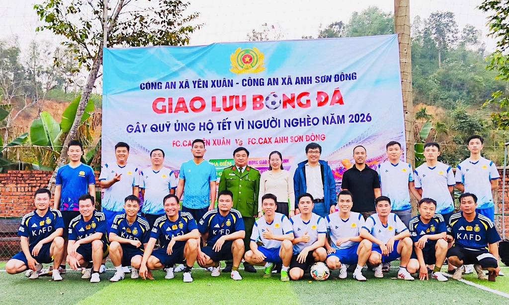 Đại biểu chụp ảnh lưu niệm