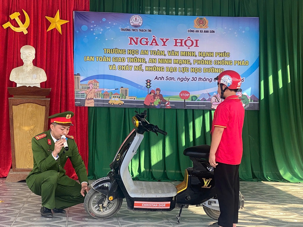 Công an xã tuyên truyền, phổ biến pháp luật