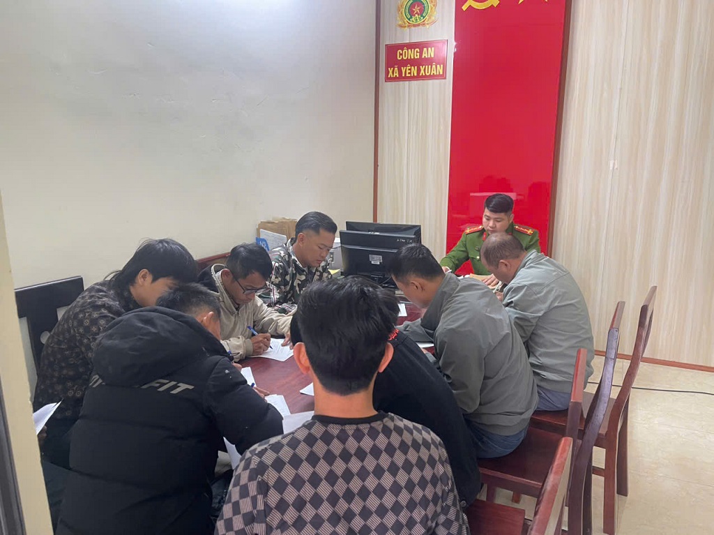 Công an xã tiến hành kiểm danh, kiểm diện số đối tượng chấp hành án phạt tù tại cộng đồng