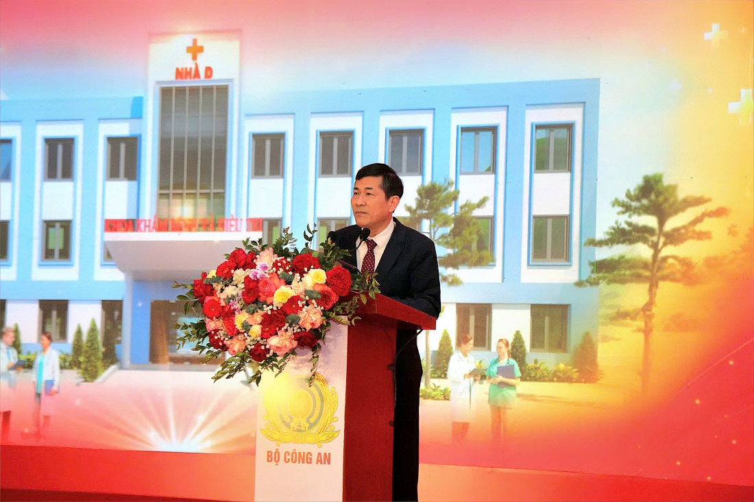 Đồng chí Thái Văn Thành, Ủy viên Ban Chấp hành Đảng bộ tỉnh, Phó Chủ tịch UBND tỉnh phát biểu khai mạc