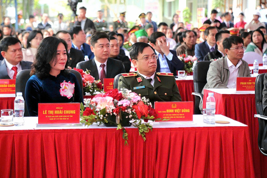 Đại biểu tham dự buổi lễ