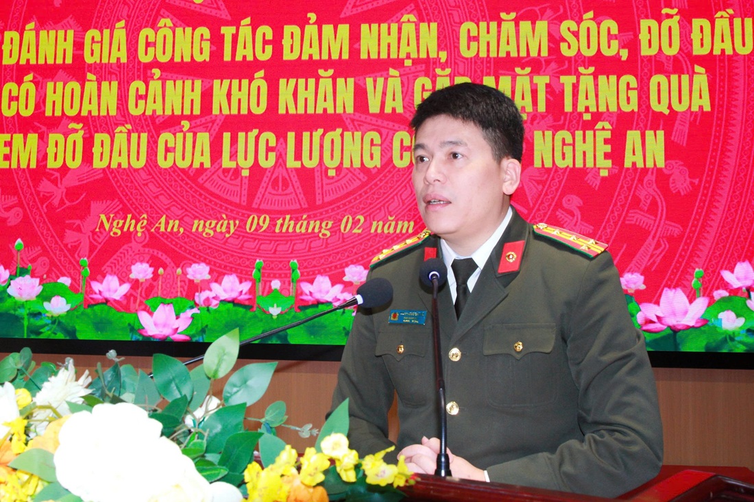 Đồng chí Đại tá Trần Hồng Quang, Phó Bí thư Đảng ủy, Phó Giám đốc Công an tỉnh phát biểu chỉ đạo tại Hội nghị