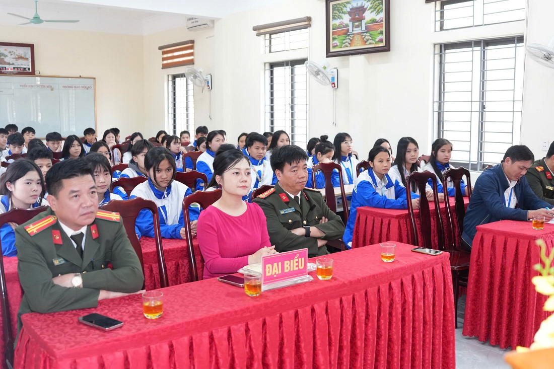 Toàn cảnh buổi trao quà