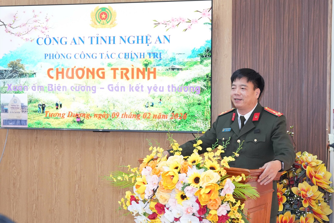 Đồng chí Thượng tá Nguyễn Trọng Khanh, Trưởng phòng Công tác chính trị phát biểu tại chương trình