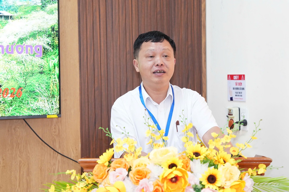 Đại diện nhà trường phát biểu cảm ơn 