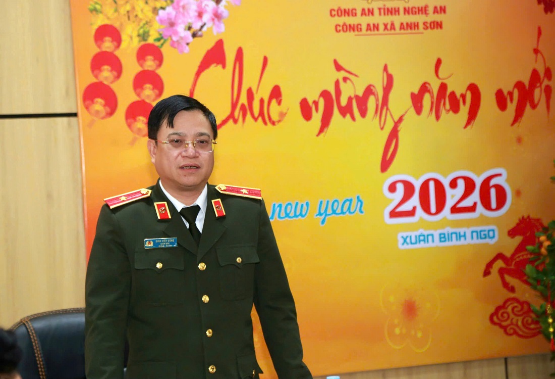 Đồng chí Thiếu tướng Đinh Việt Dũng, Ủy viên Ban Thường vụ Tỉnh ủy, Giám đốc Công an tỉnh phát biểu chỉ đạo tại buổi làm việc 