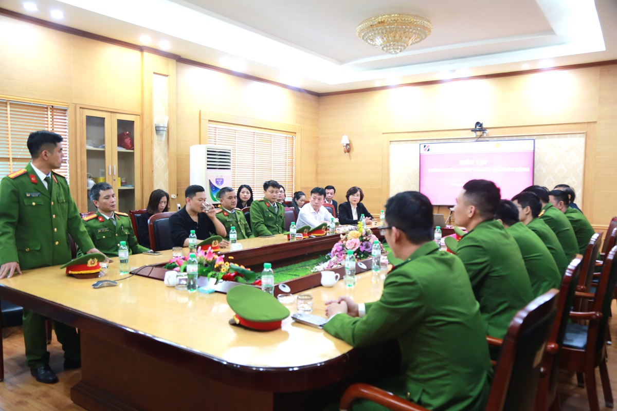 Phòng Cảnh sát hình sự Công an tỉnh phổ biến phương thức, thủ đoạn của tội phạm cướp tài sản ngân hàng và hướng dẫn kỹ năng xử lý tình huống 