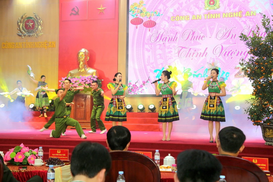 Các tiết mục văn nghệ tại buổi gặp mặt