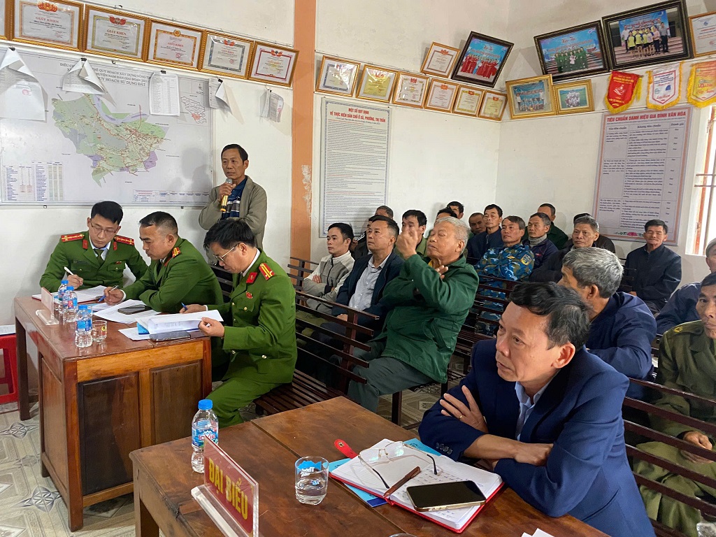 Người dân đóng góp ý kiến