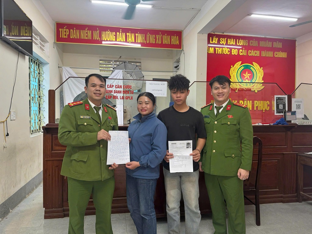 Xúc động vì được hướng dẫn tận tình, chu đáo trong quá trình làm thủ tục hành chính, người dân viết thư cảm ơn Công an xã Mường Xén 