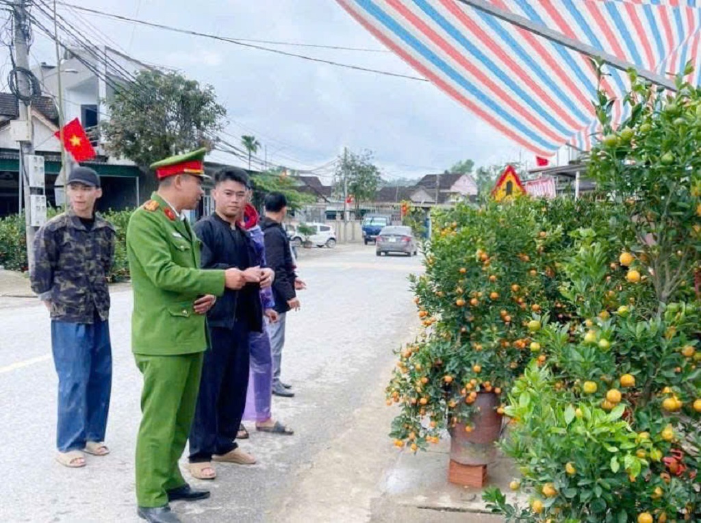Công an xã Tam Đồng phối hợp với ban, ngành tăng cường tuần tra, kiểm tra và giám sát trật tự an toàn giao thông