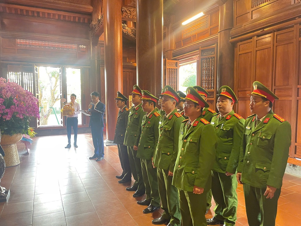 Công an xã Đại Huệ bày tỏ lòng biết ơn sâu sắc đối với Chủ tịch Hồ Chí Minh 