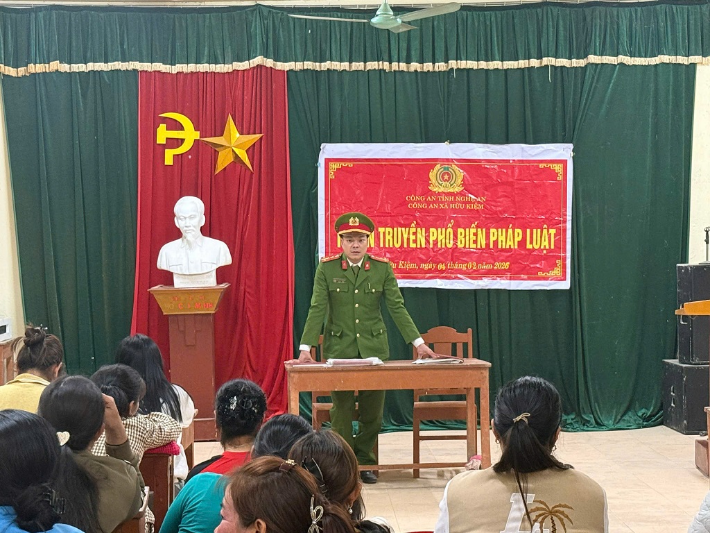 Công an xã Hữu Kiệm tuyên truyền, phổ biến, giáo dục pháp luật tại bản Xốp Thặng 