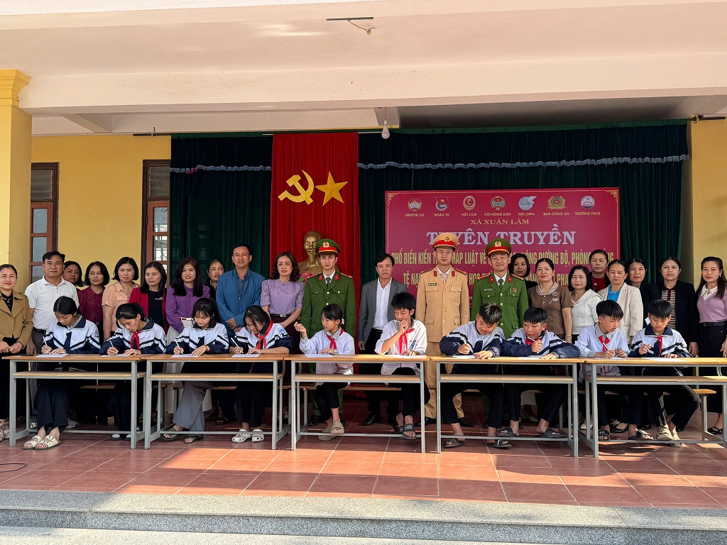 Ký cam kết chấp hành quy định pháp luật