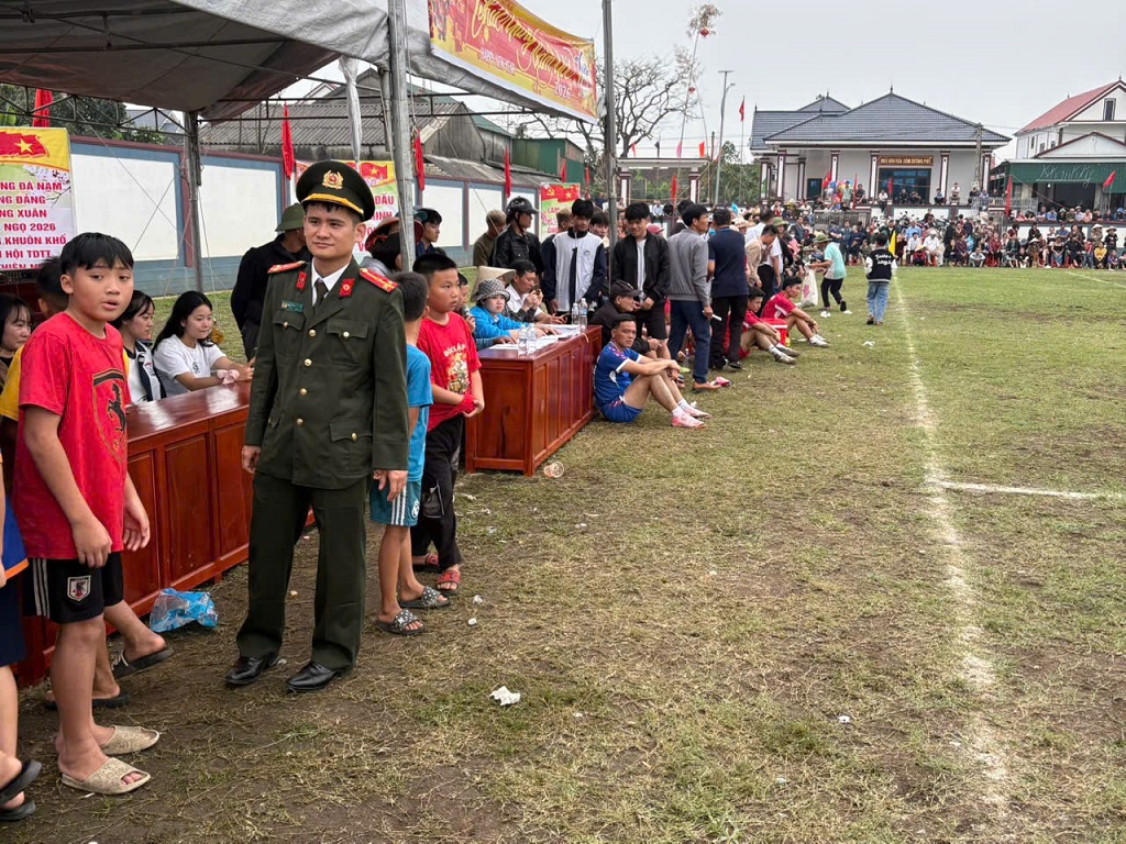 Công an xã Thiên Nhẫn bảo đảm ANTT Giải bóng đá chào Xuân năm 2026