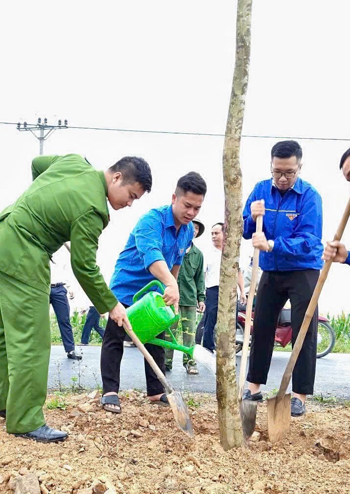 Công an xã Vạn An hưởng ứng “Tết trồng cây đời đời nhớ ơn Bác Hồ”
