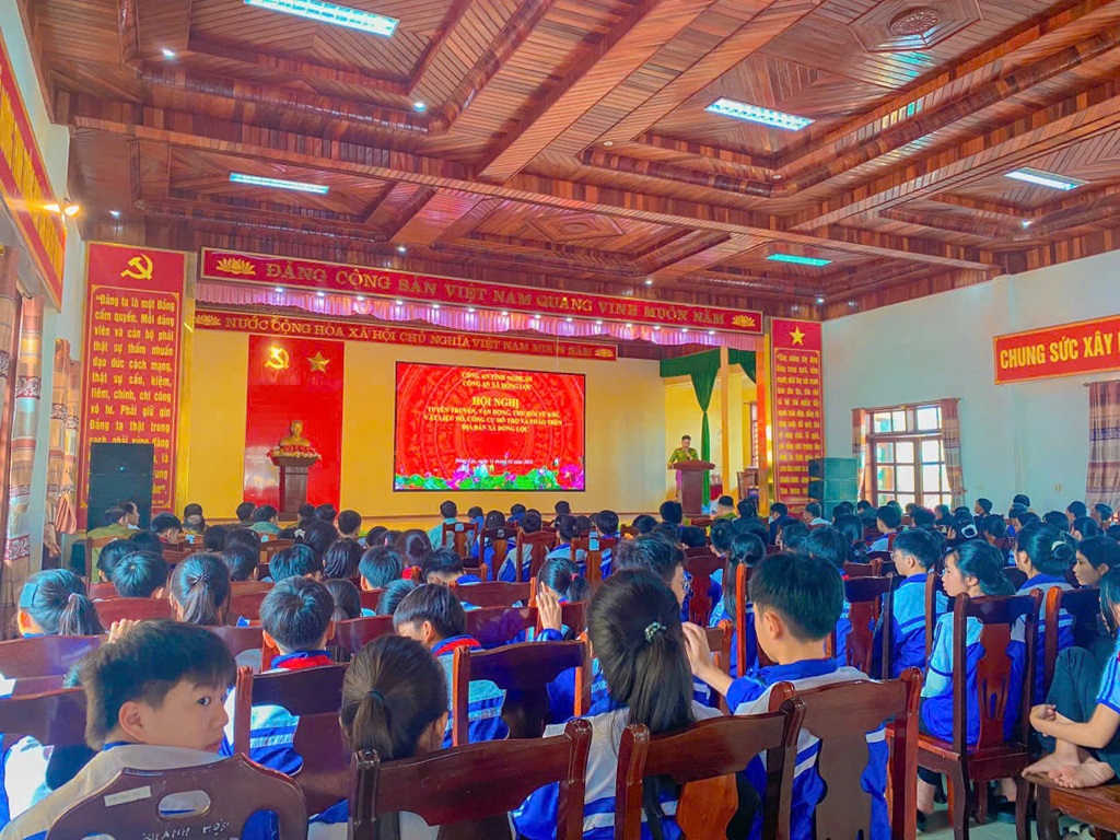 Công an xã Đông Lộc tổ chức hội nghị tuyên truyền, vận động thu hồi vũ khí, vật liệu nổ, công cụ hỗ trợ và pháo