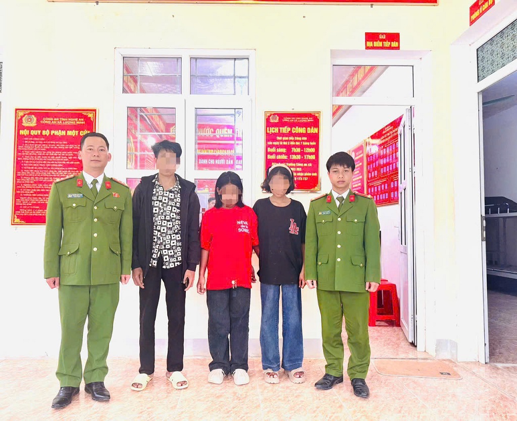 Công an xã Lượng Minh ngăn chặn kịp thời 02 công dân nghi bị lừa sang nước ngoài làm việc trái phép (che mặt hai công dân và người nhà)