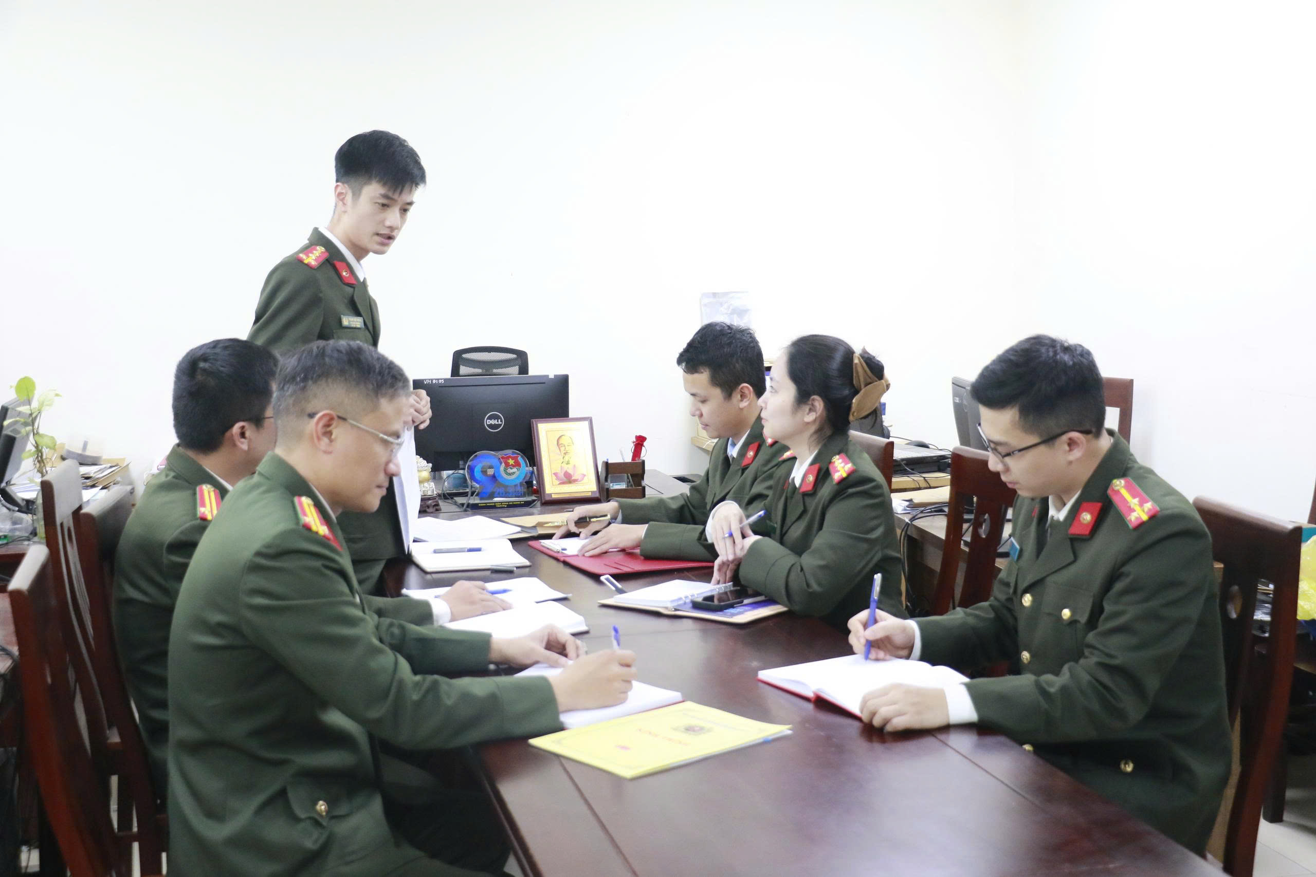 Phòng An ninh mạng và phòng chống tội phạm sử dụng công nghệ cao Công an tỉnh chủ động xây dựng kế hoạch, bảo đảm an ninh mạng, làm lành mạnh hoá, phủ xanh thông tin tích cực, đẩy lùi thông tin tiêu cực, sai trái trên không gian mạng