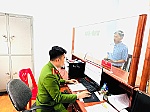 Công an xã Bạch Ngọc chủ động giải quyết thủ tục hành chính cho người dân sau Tết Nguyên đán