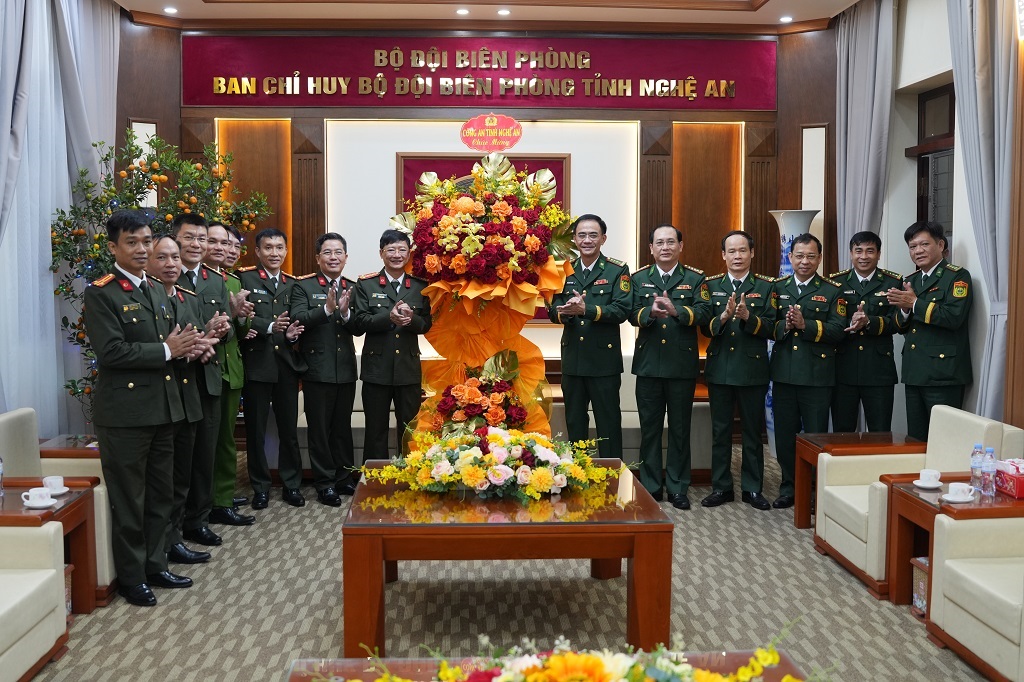 Công an tỉnh chúc mừng Ngày truyền thống Bộ đội Biên phòng