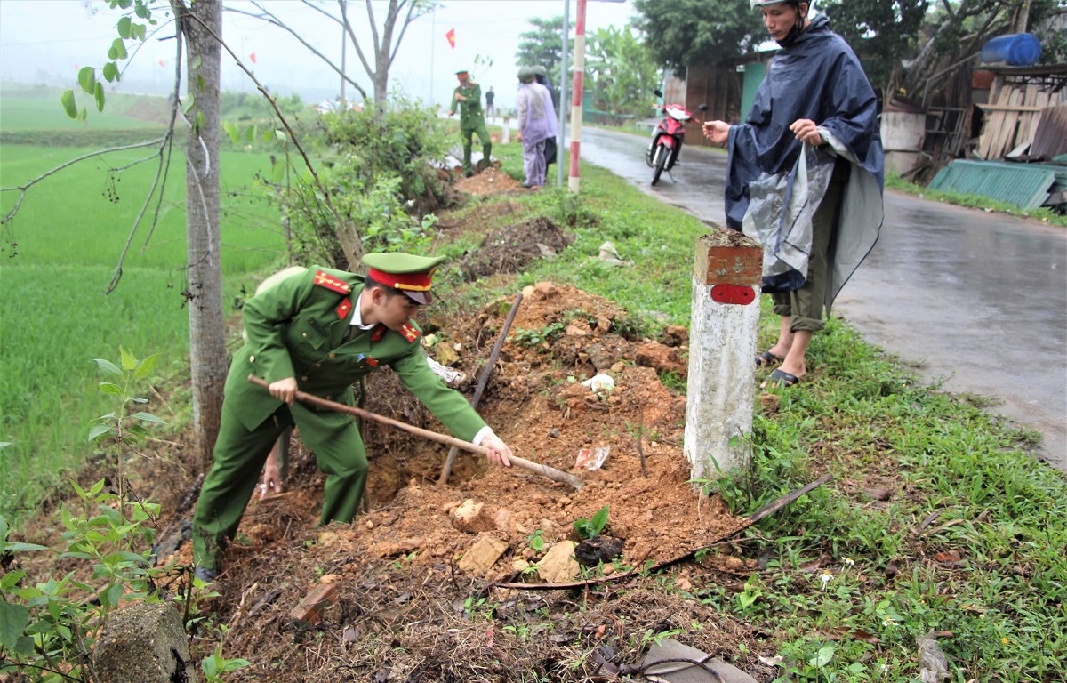 Công an xã Xuân Lâm tham gia tết trồng cây 