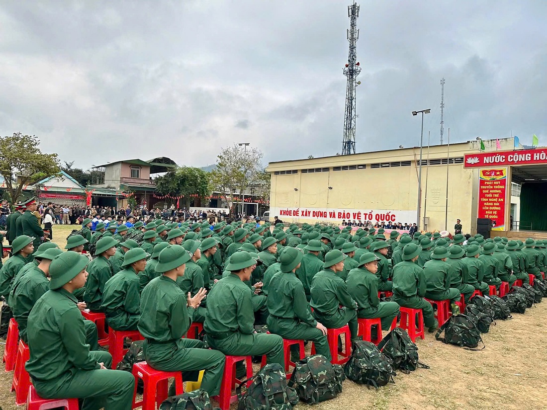 40 thanh niên ưu tú của 21 xã miền tây Nghệ An lên đường thực hiện nghĩa vụ Công an nhân dân