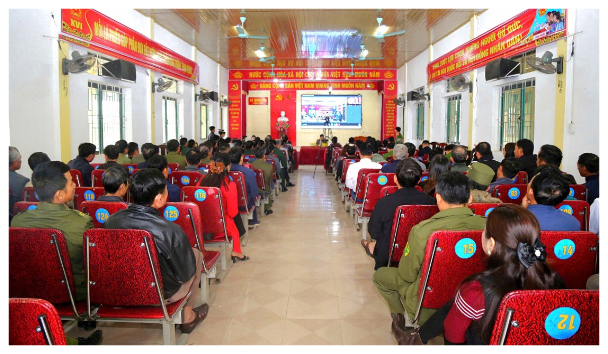 Đồng chí Đại tá Trần Ngọc Tuấn, Phó Giám đốc Công an tỉnh tiếp xúc cử tri tại đơn vị bầu cử số 04, xã Nhân Hòa