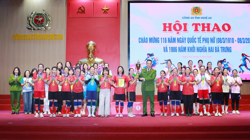 Bế mạc Giải bóng đá nữ, kéo co nữ kỷ niệm Ngày Quốc tế Phụ nữ 08/3