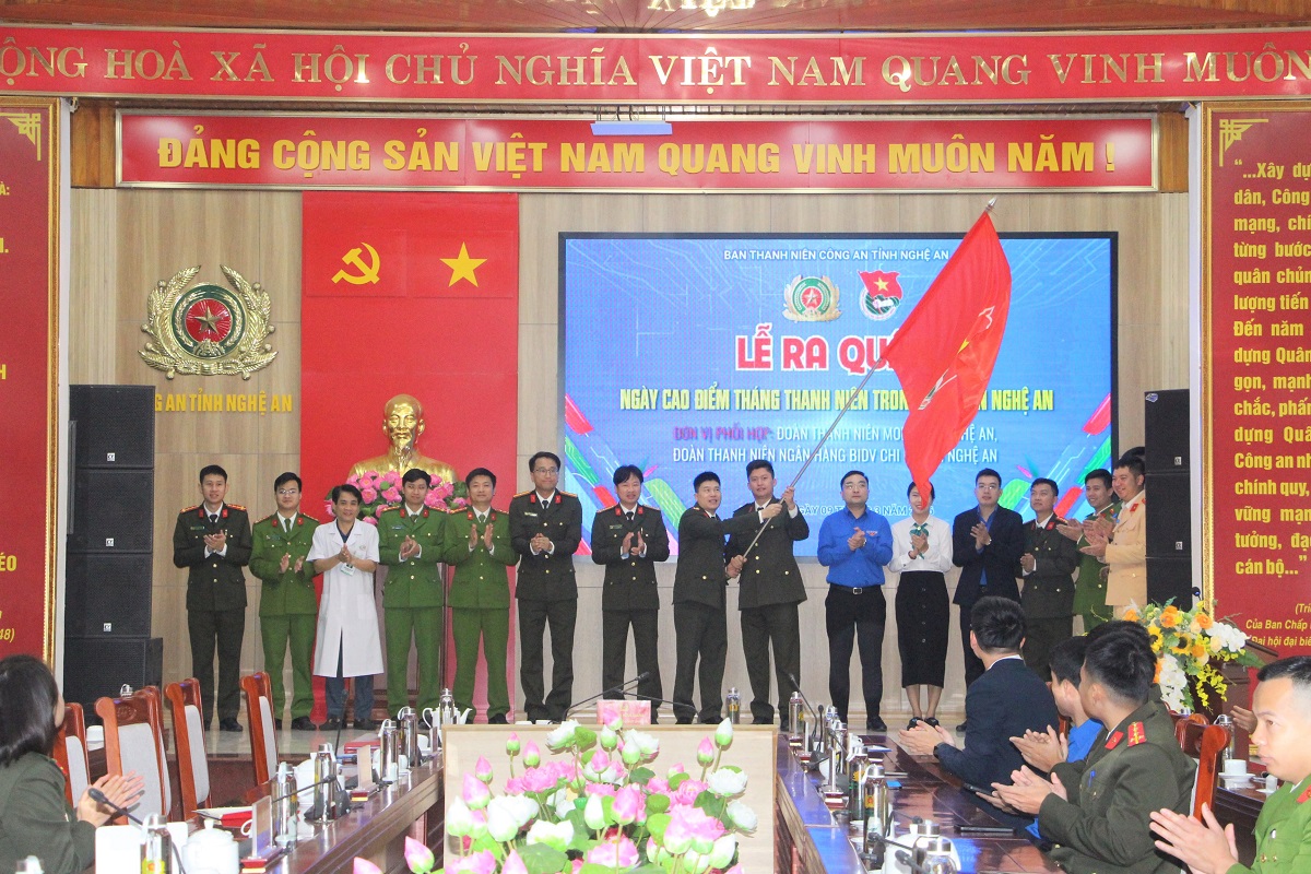 Công an Nghệ An: Ra quân Ngày cao điểm Tháng Thanh niên trong Tuổi trẻ Công an Nghệ An
