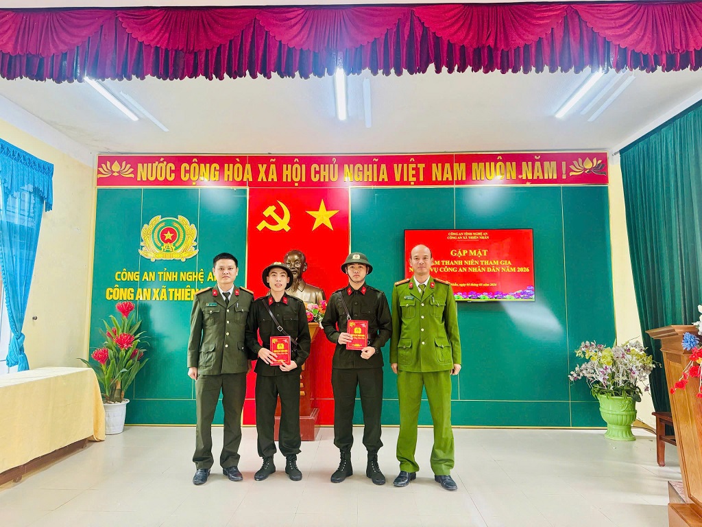 Công an xã Thiên Nhẫn gặp mặt thanh niên lên đường thực hiện nghĩa vụ tham gia Công an nhân dân năm 2026