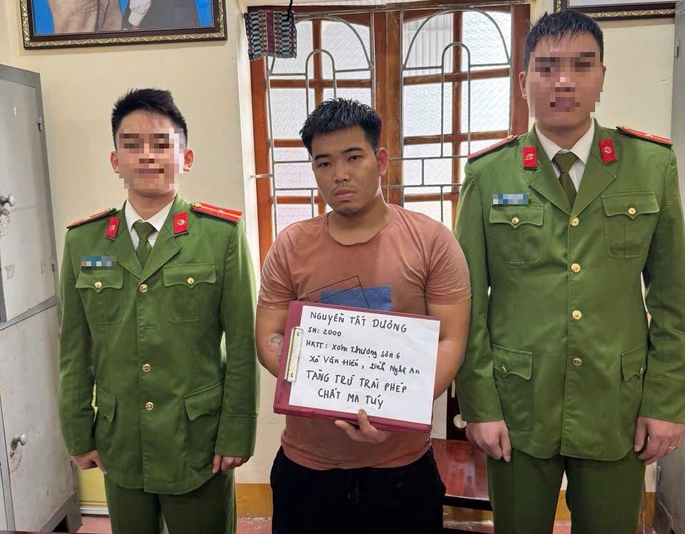 Bắt quả tang đối tượng tàng trữ trái phép chất ma túy