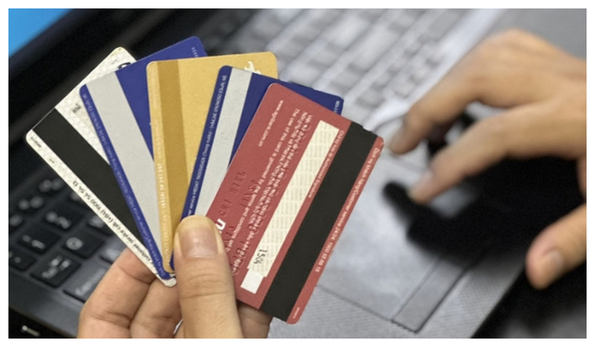 Bộ Công an cảnh báo thủ đoạn lôi kéo sinh viên mở tài khoản ngân hàng, tiếp tay cho tội phạm