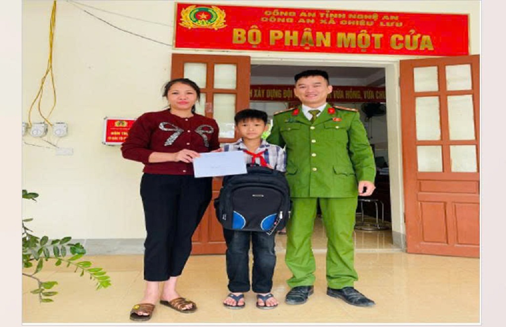 Công an xã Chiêu Lưu nhận 