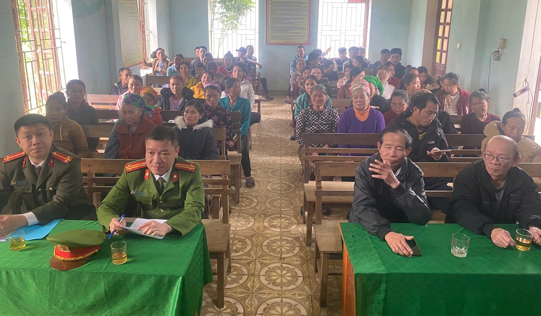 Công an xã Quỳ Châu đẩy mạnh tuyên truyền pháp luật tới người dân