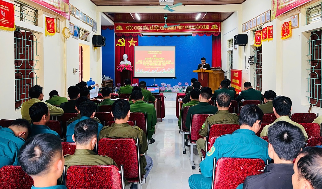 Công an xã Châu Bình tuyên truyền, phổ biến nội dung liên quan đến bảo đảm an ninh, trật tự phục vụ bầu cử