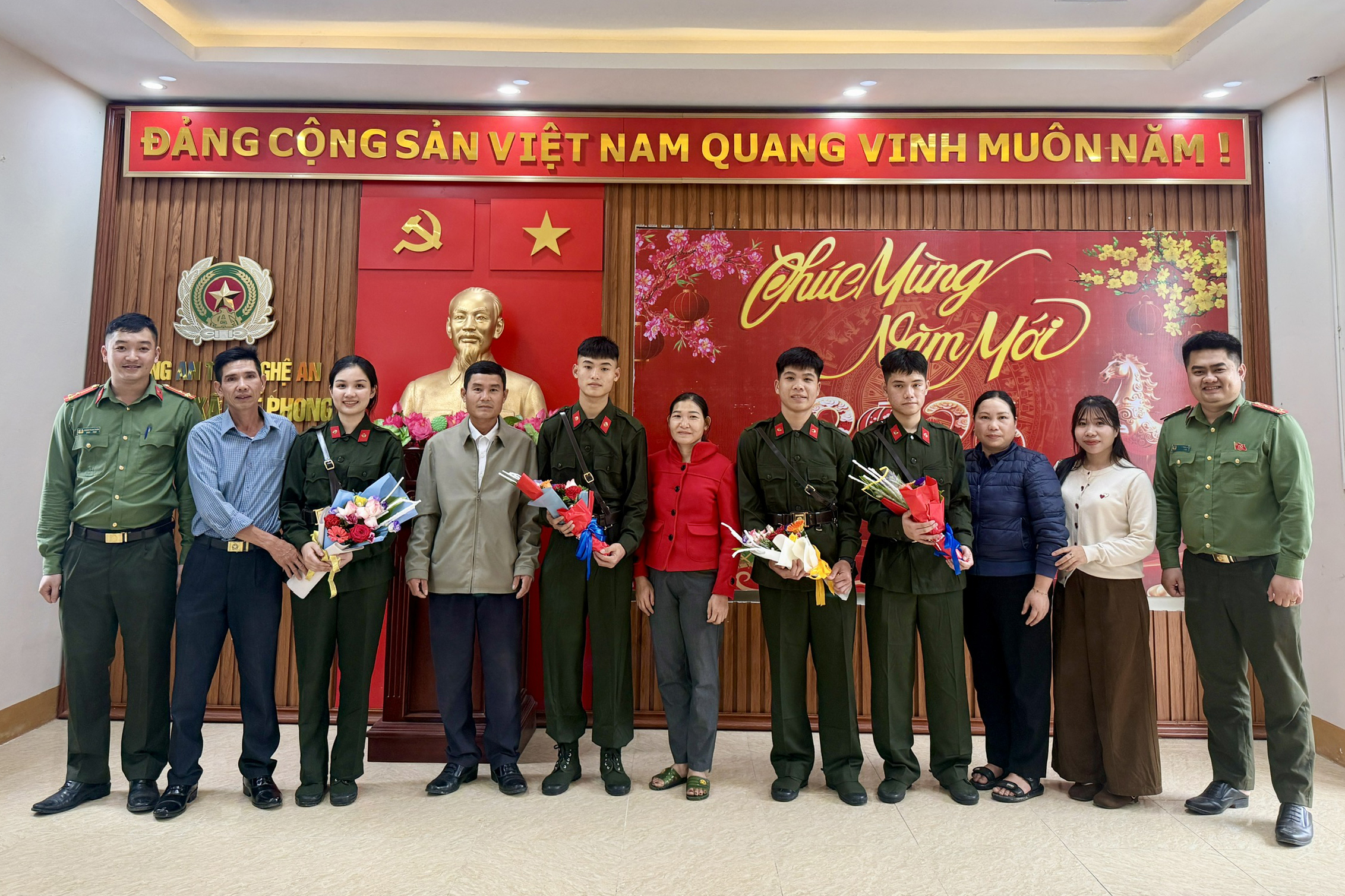 Gặp mặt, động viên công dân lên đường nhập ngũ