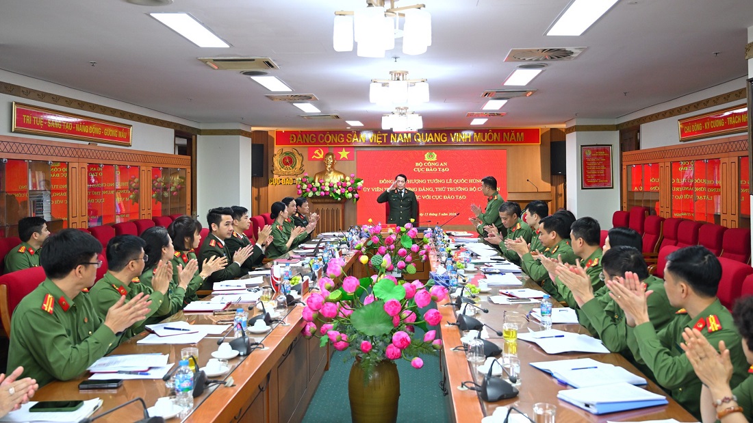 Gương mẫu đi đầu thực hiện Nghị quyết 71 của Bộ Chính trị về 