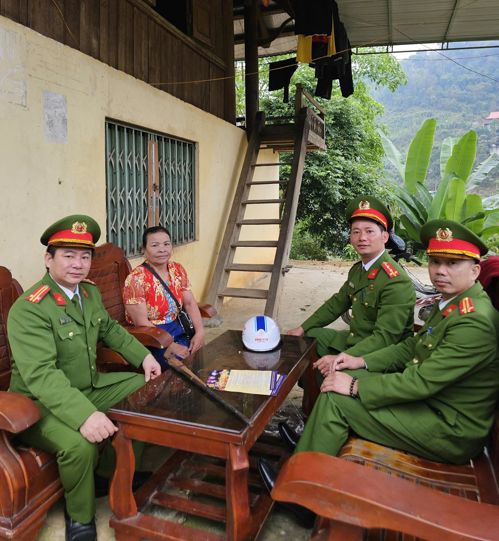 Vận động thu hồi vũ khí vật liệu nổ, bảo đảm ngày bầu cử tuyệt đối an toàn