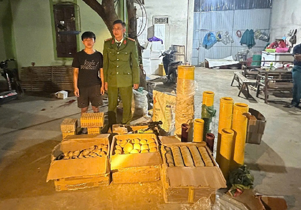 Vận động công dân giao nộp nguyên vật liệu dùng để chế tạo pháo