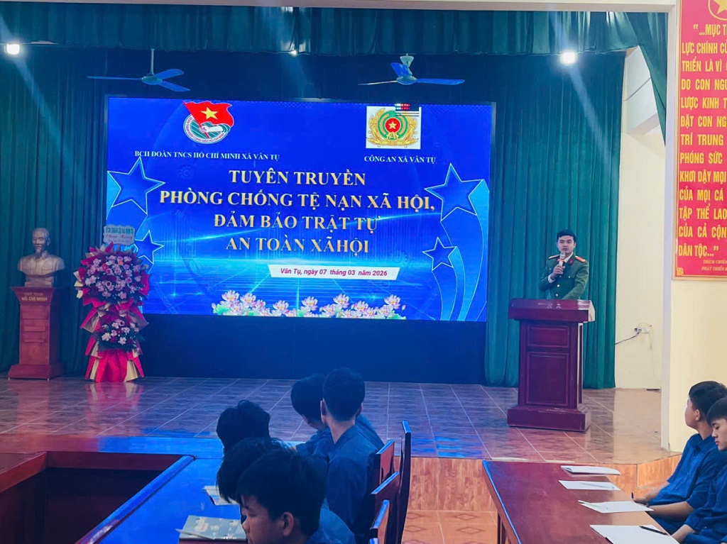 Công an xã Vân Tụ tuyên truyền, phổ biến pháp luật cho đoàn viên thanh niên