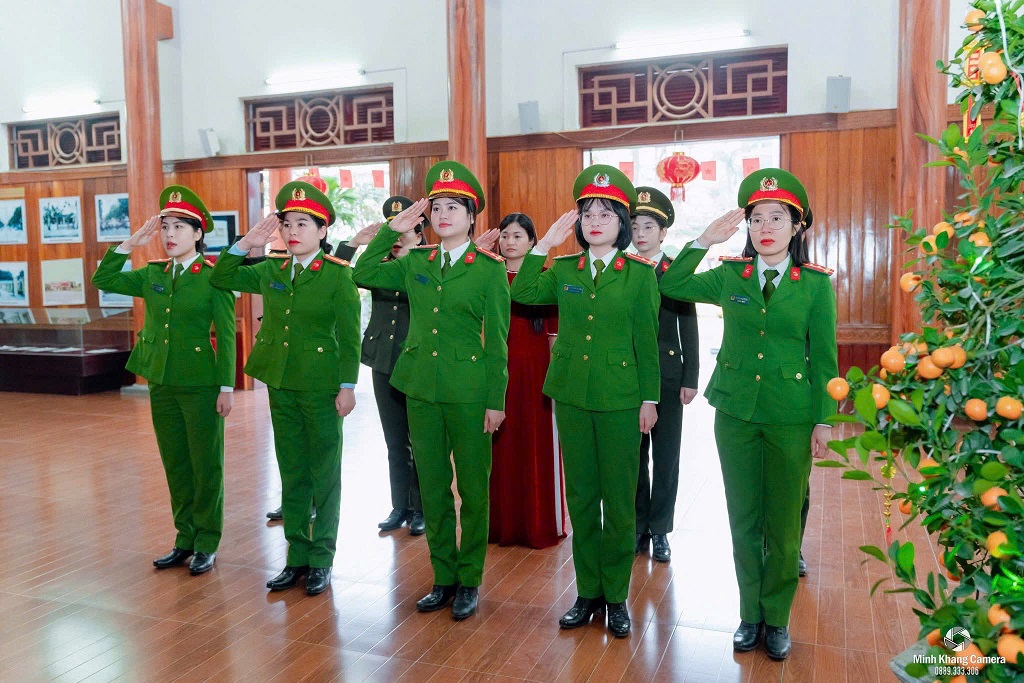 Tổ chức dâng hoa, dâng hương