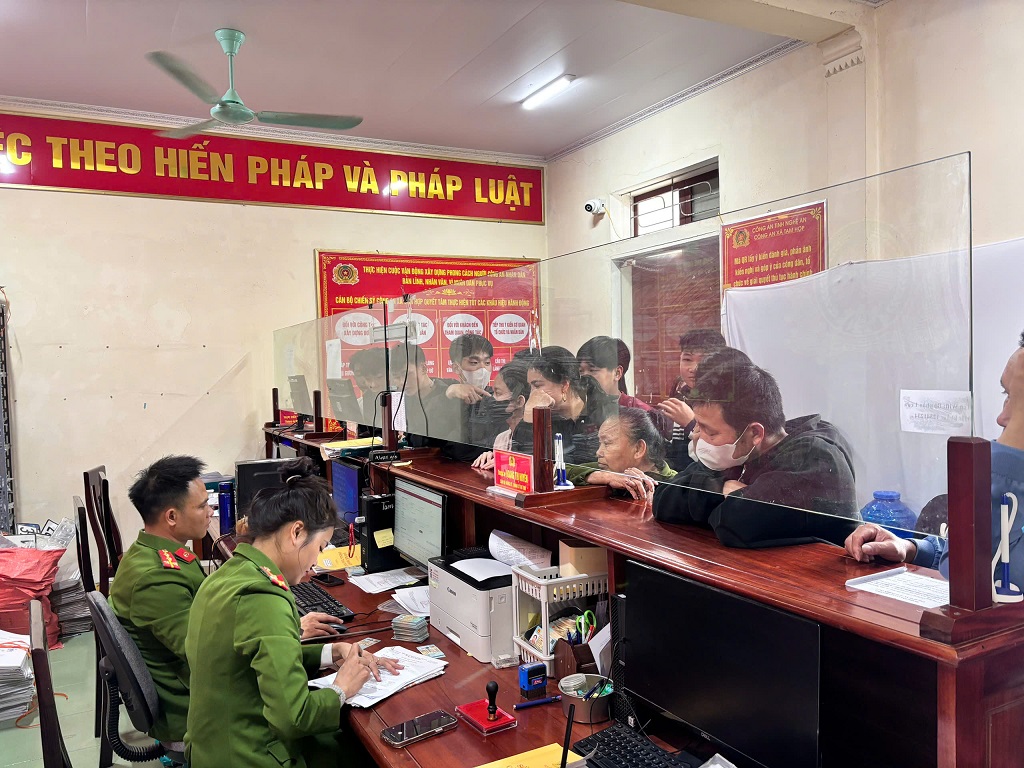 CAX Tam Hợp tăng cường trực Bộ phận một cửa giải quyết thủ tục hành chính