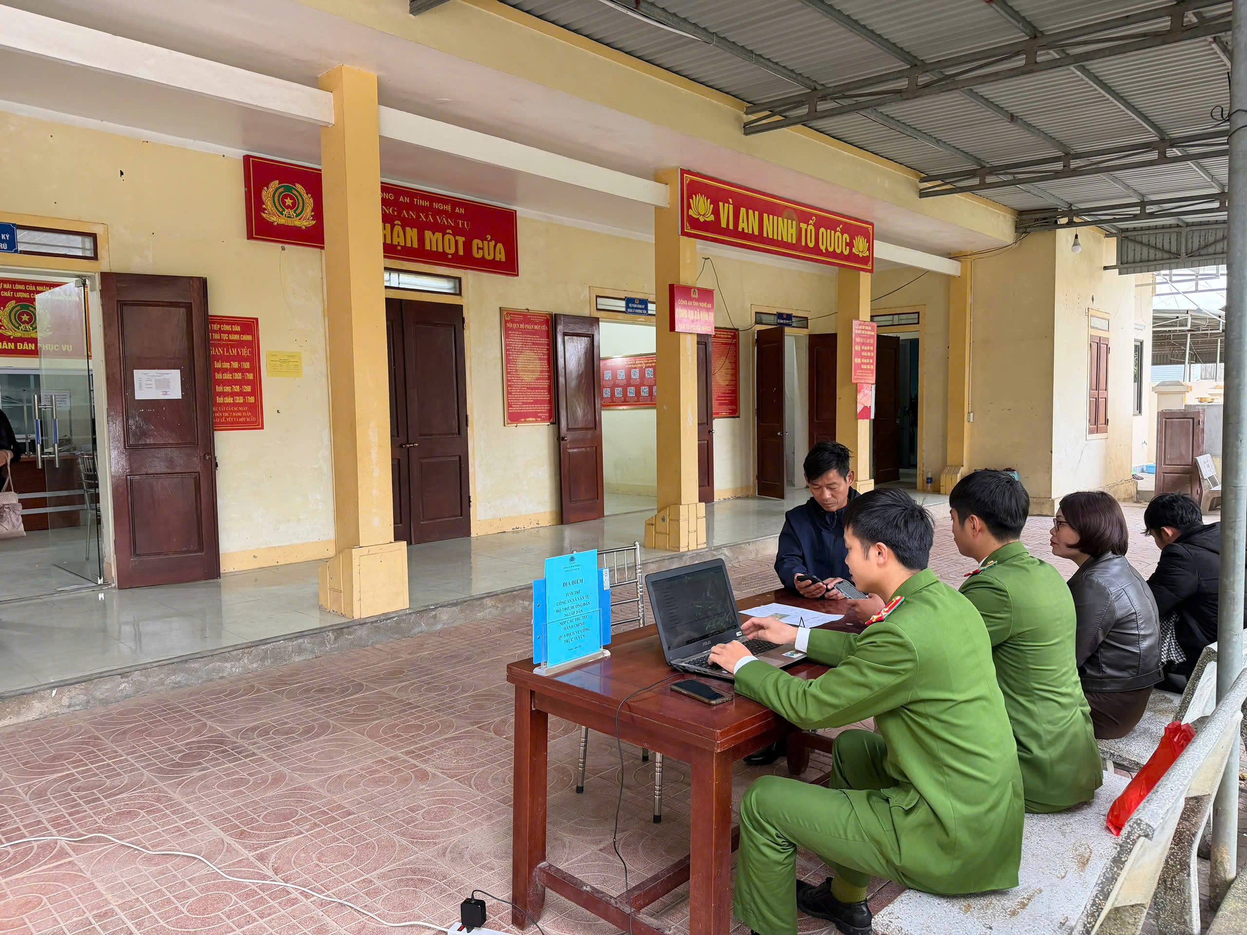 Triển khai điểm hỗ trợ người dân thực hiện dịch vụ công trực tuyến