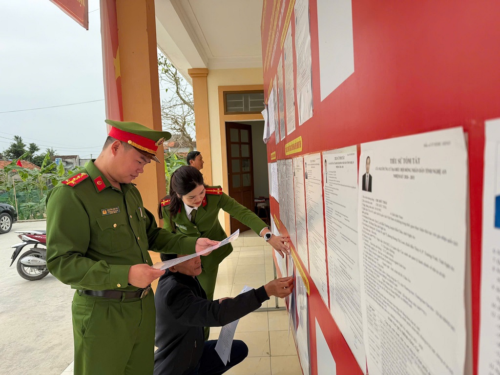 Kiểm tra, hướng dẫn công tác đảm bảo ANTT, PCCC tại các khu vực bỏ phiếu bầu cử