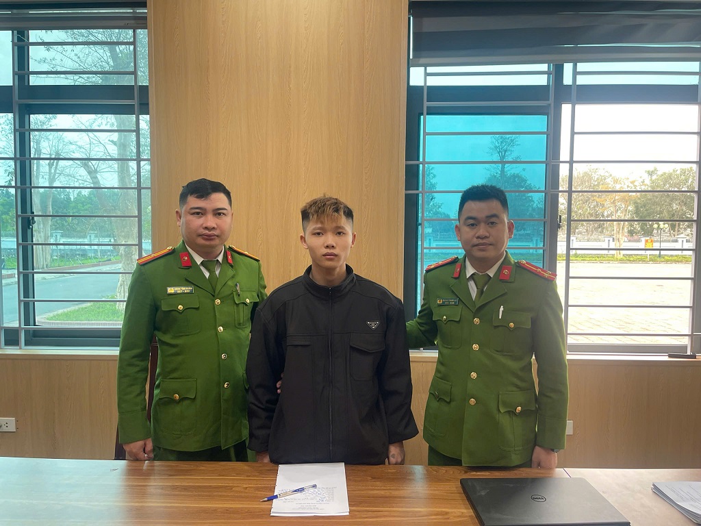 Vận động thành công đối tượng truy nã ra đầu thú