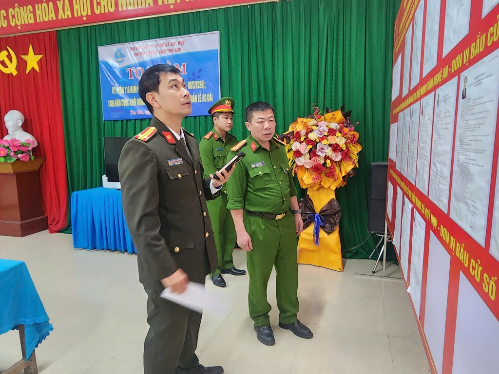 Đoàn kiểm tra công tác chuẩn bị bầu cử