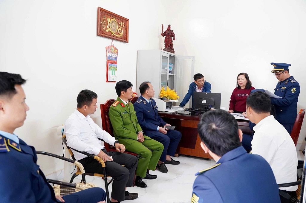 Phối hợp kiểm tra hoạt động kinh doanh xăng, dầu trên địa bàn