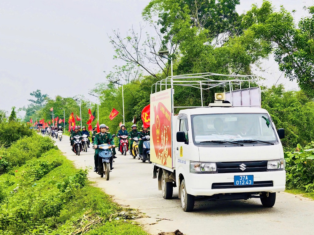 Công an xã Đại Đồng tuyên truyền về bầu cử