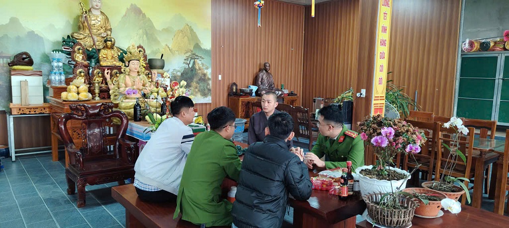 Công an xã Đại Đồng tuyên truyền pháp luật cho chức sắc, chức việc tôn giáo